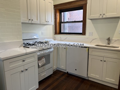Brookline 3 Beds 1 Bath  Beaconsfield - $4,995