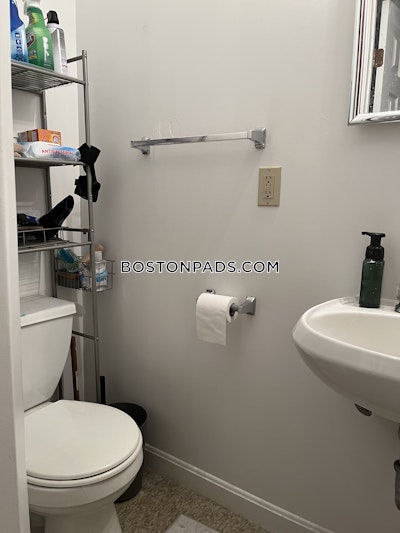 Brookline 0 Bed 1 Bath BROOKLINE- LONGWOOD AREA $1,895  Boston University - $2,095 No Fee