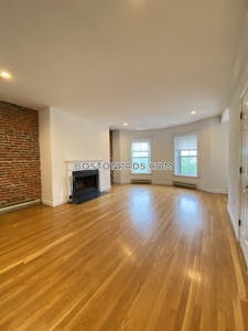 South End Spacious 2 Bed 1 bath available NOW on Washington St in South End! Boston - $3,400