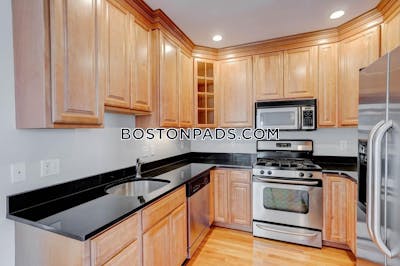 South Boston Stunning Top-Floor 3 Bed 1 Bath on West 9th St. in South Boston Boston - $5,000