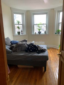 Brookline 2 Bed 1 Bath BROOKLINE- BROOKLINE VILLAGE $2,900 Brookline Village - $2,950