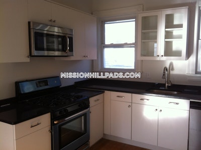 Roxbury Nice 3 bed 1 bath on Weld Ave in Roxbury Boston - $2,900