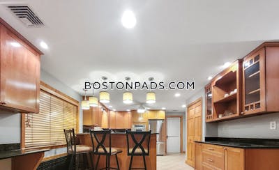 Everett 3 Beds 1 Bath - $3,295 No Fee