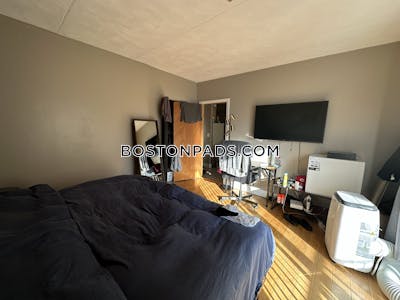 Newton Apartment for rent 1 Bedroom 1 Bath  Newtonville - $2,100