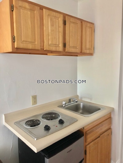 Brookline Cozy Studio with Kitchenette!   Boston University - $1,795