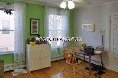 Waltham Spacious 2 Bedroom Unit Close Waltham Center!  - $2,600